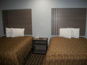 Woodland Inn and Suites Image 11