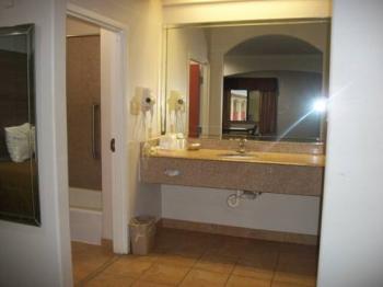 Woodland Inn and Suites Image 13
